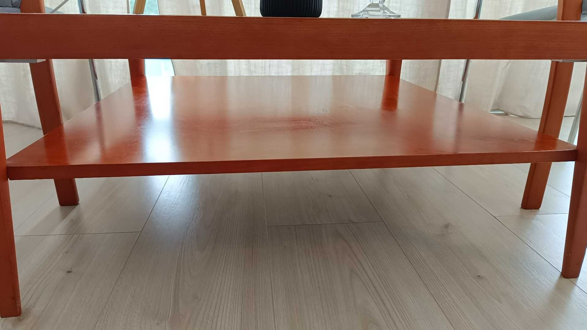 Mesa de centro com tampo de vidro