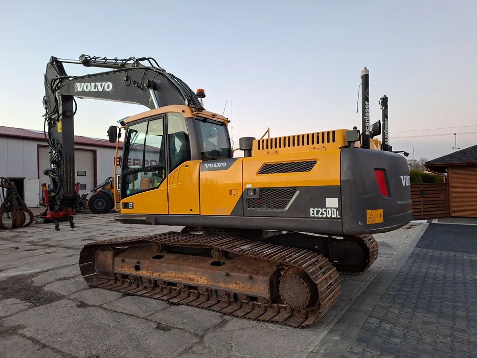 Volvo EC250DL ROTOTILT ze szczypcami / Niwelacja /