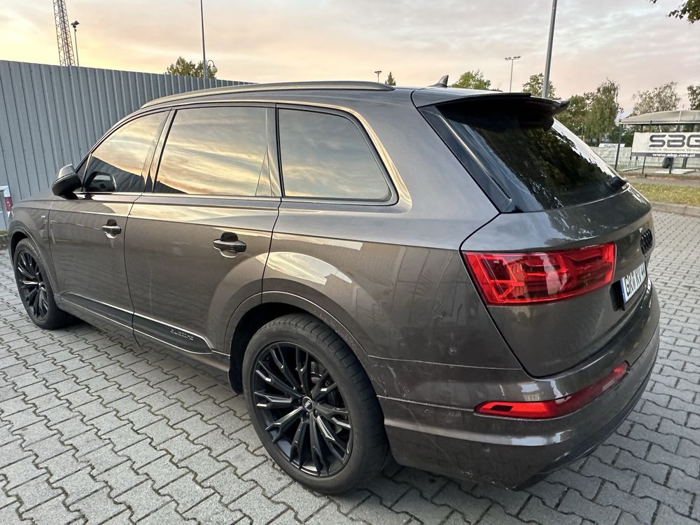 Audi Q7 3.0tdi quattro ,s line,matrix,hed up,kamery 360