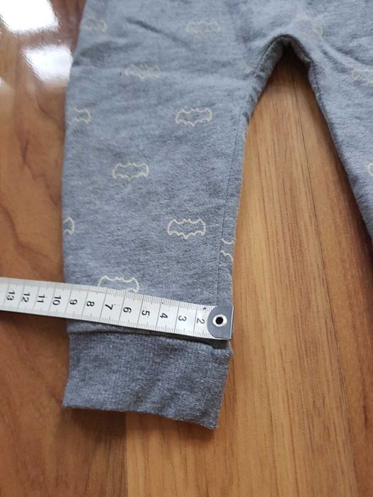 Spodenki Batman George szare spodnie ze ściągaczem 9-12 miesięcy 11 kg