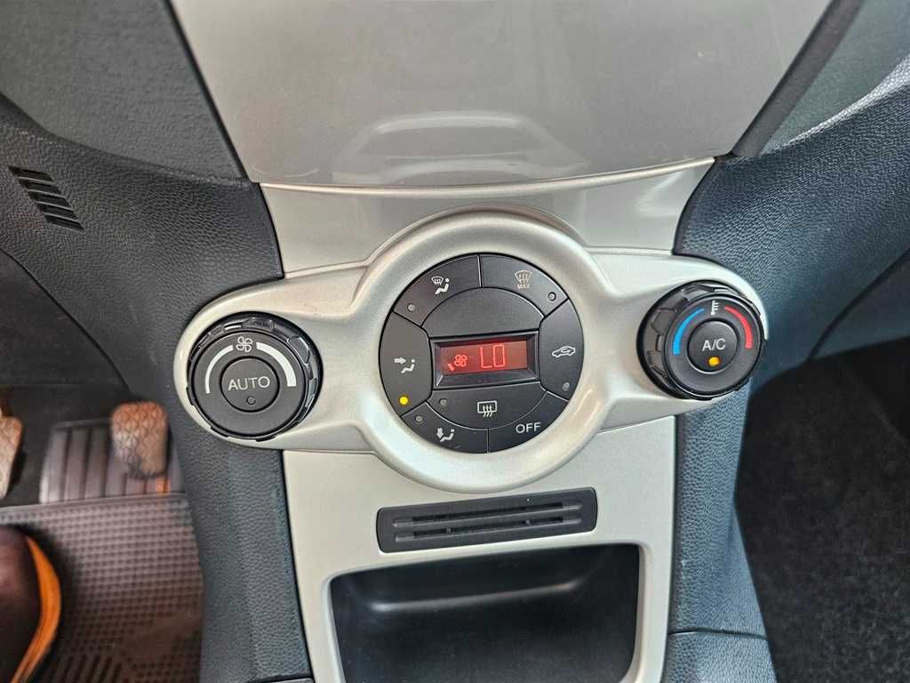 Ford Fiesta 1.25i 80Cv Titanium 09/2011