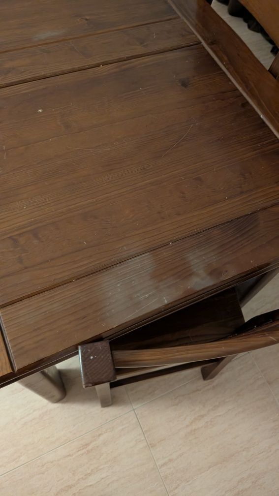 Mesa de jantar extensível + 4 cadeiras