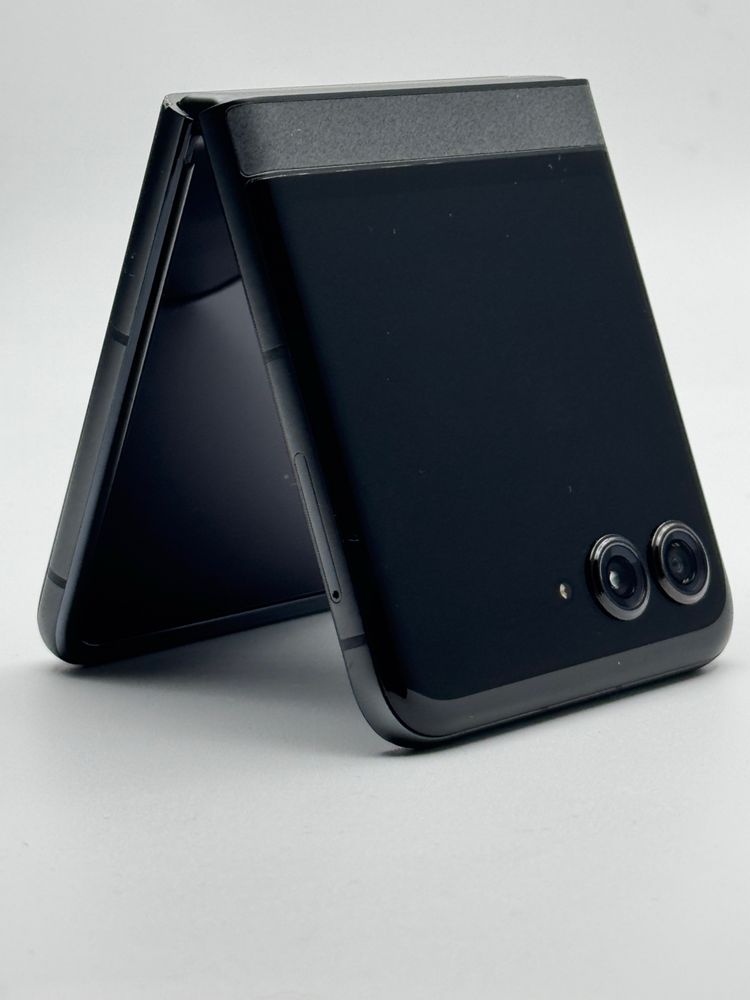 Найкращій смартфон Motorola Razr 2024 XT24553 8/256