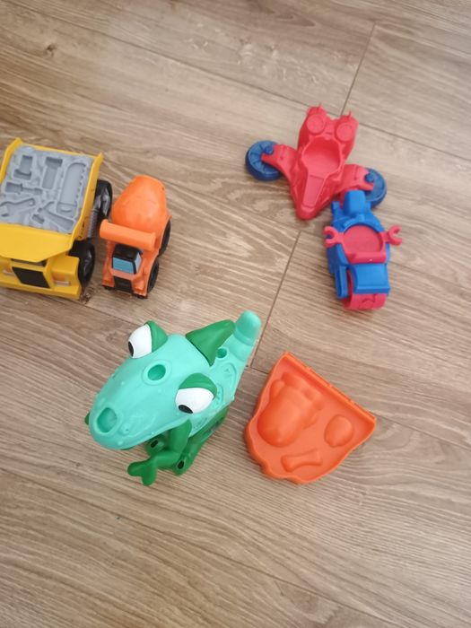 Zestaw do ciastoliny wywrotka betoniarka dinozaur Spiderman