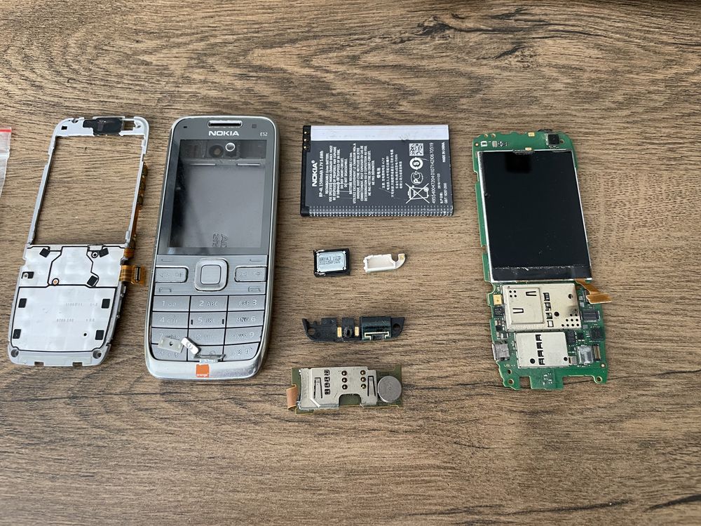 Części Nokia E52/Obudowa/LCD/Podzespoły/Oryginalne Części!