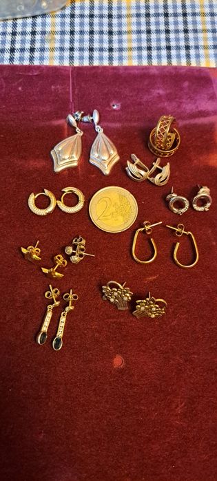 Brincos vintage em prata contrastada.