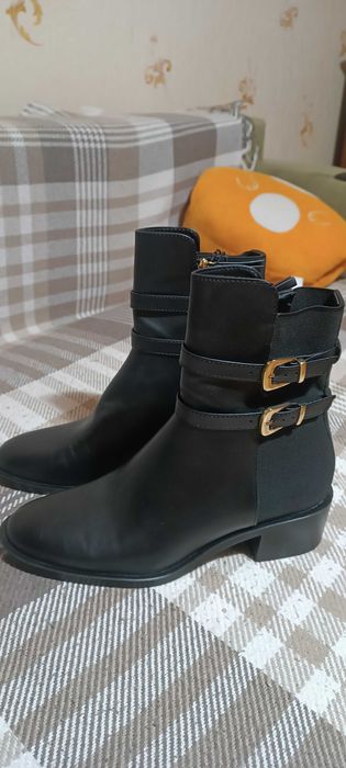 Ботинки очень,Zara