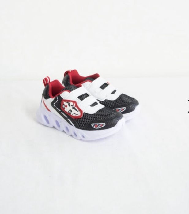 Tenis com luz motivo cars