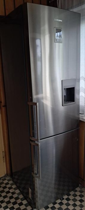 Lodówka Samsung z dozownikiem