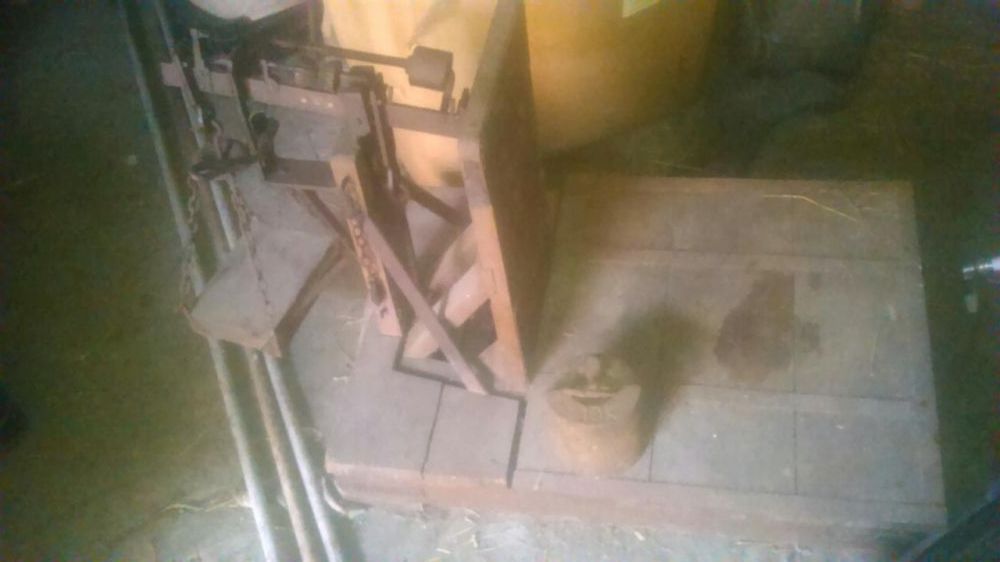 Stara zabytkowa waga szalowa