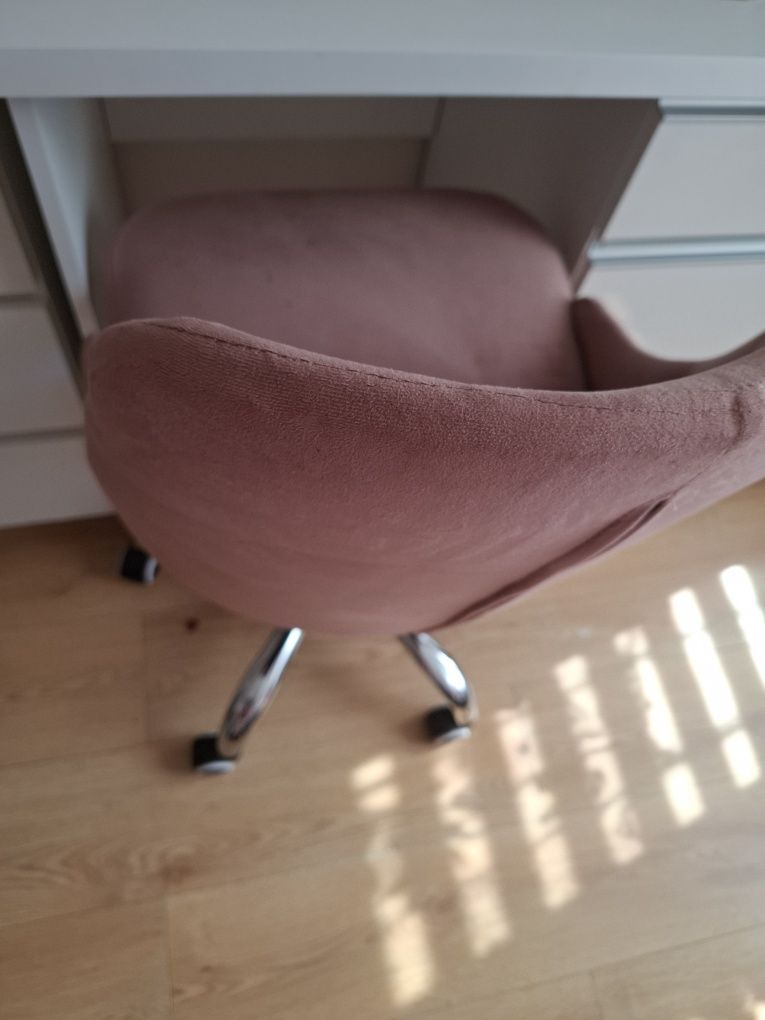Krzeslo pod biurko