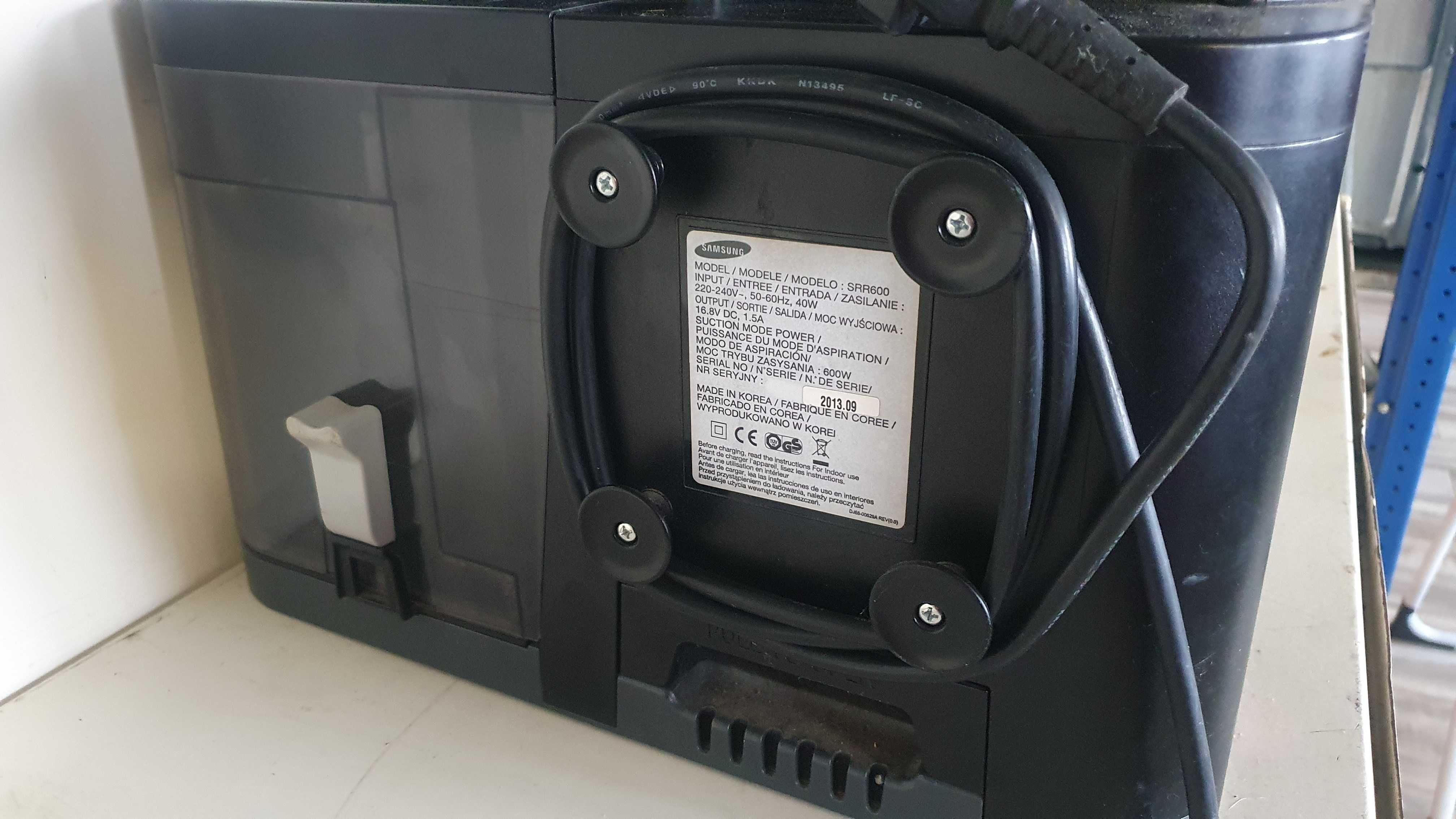 Odkurzacz bezprzewodowy samoopróżniający Samsung SRR600 ze stacją
