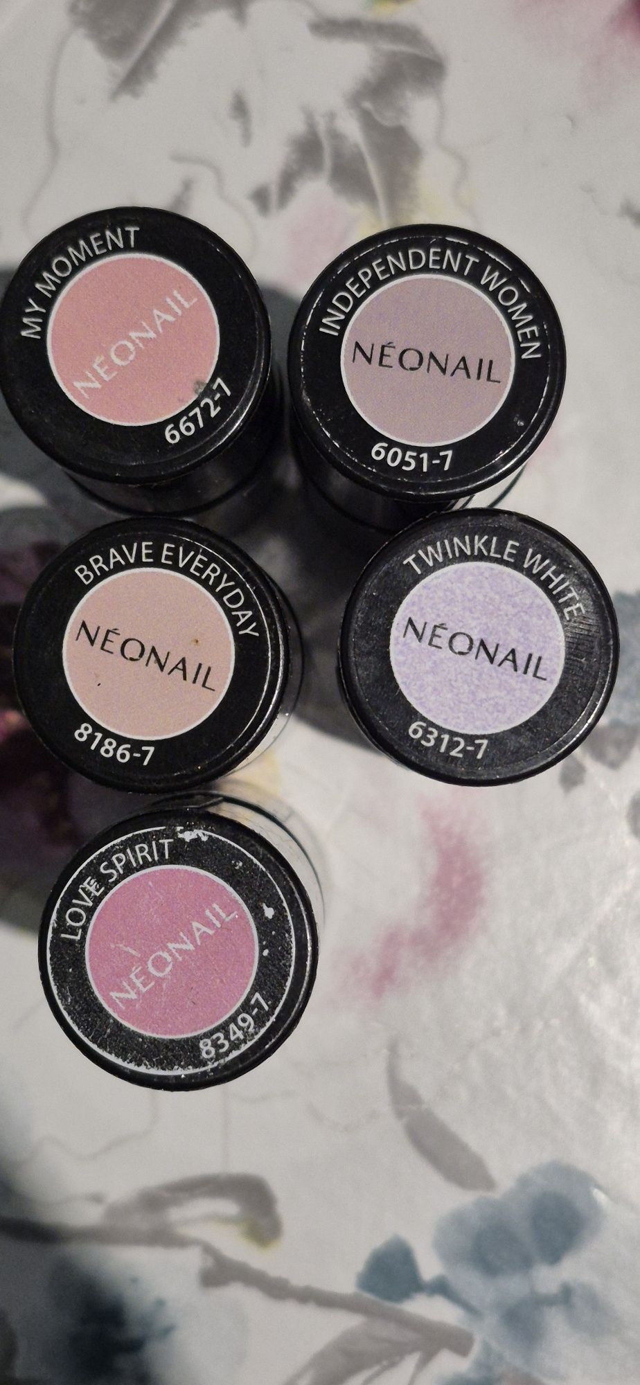 Nowe lakiery neonail