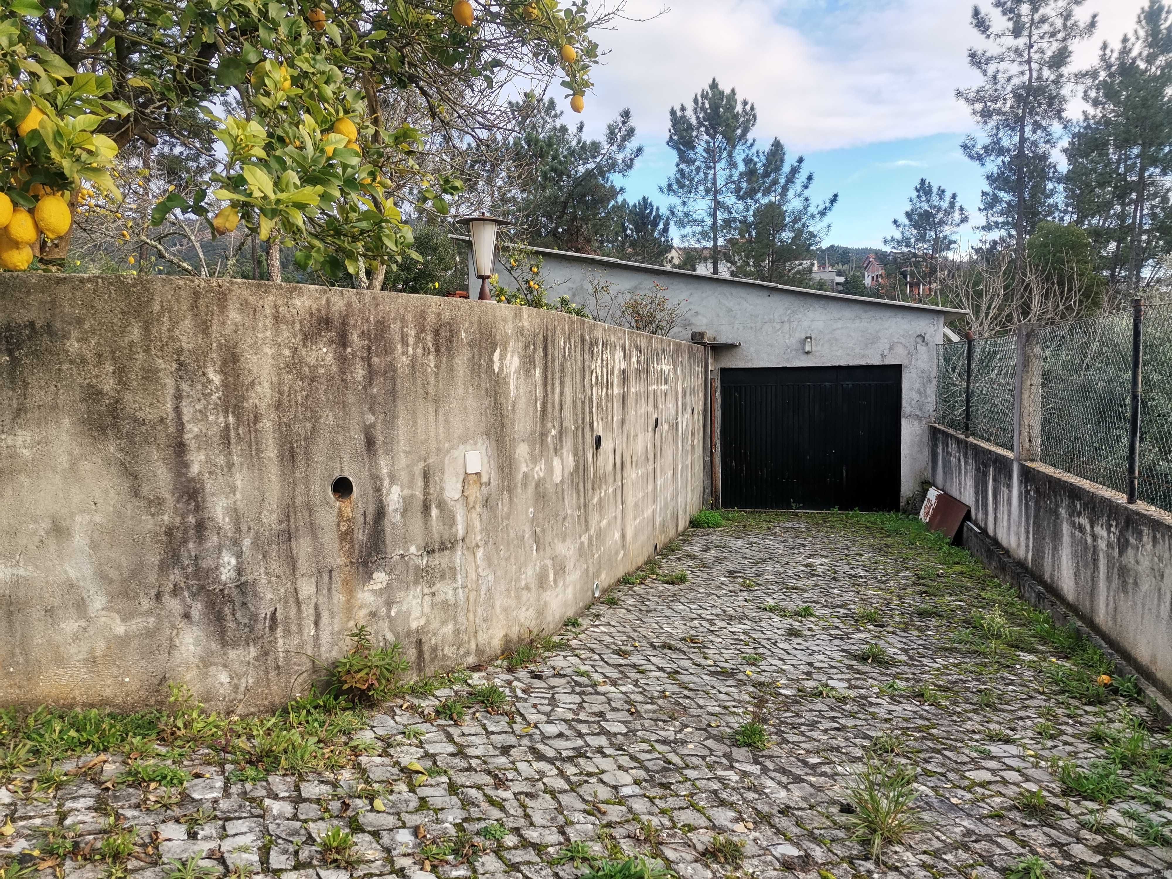 Moradia Isolada com Terreno em Lapinhas