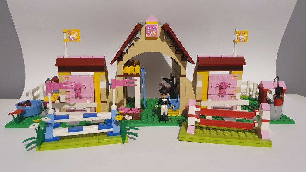 LEGO Friends - 3189 - Stajnia w Heartlake - KOMPLET
