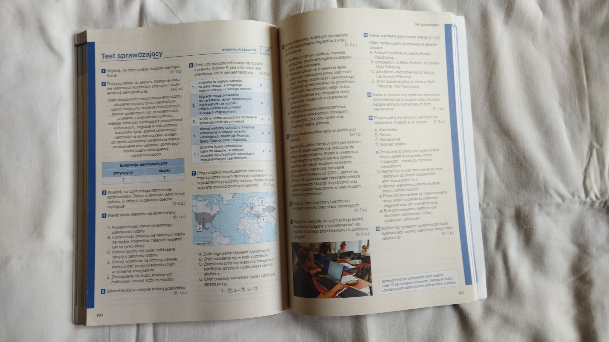 Podręcznik do geografii 4
