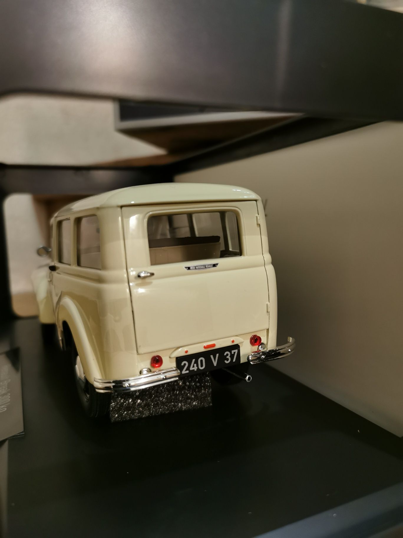1/18 Масштабна модель RENAULT 1951р NOREV