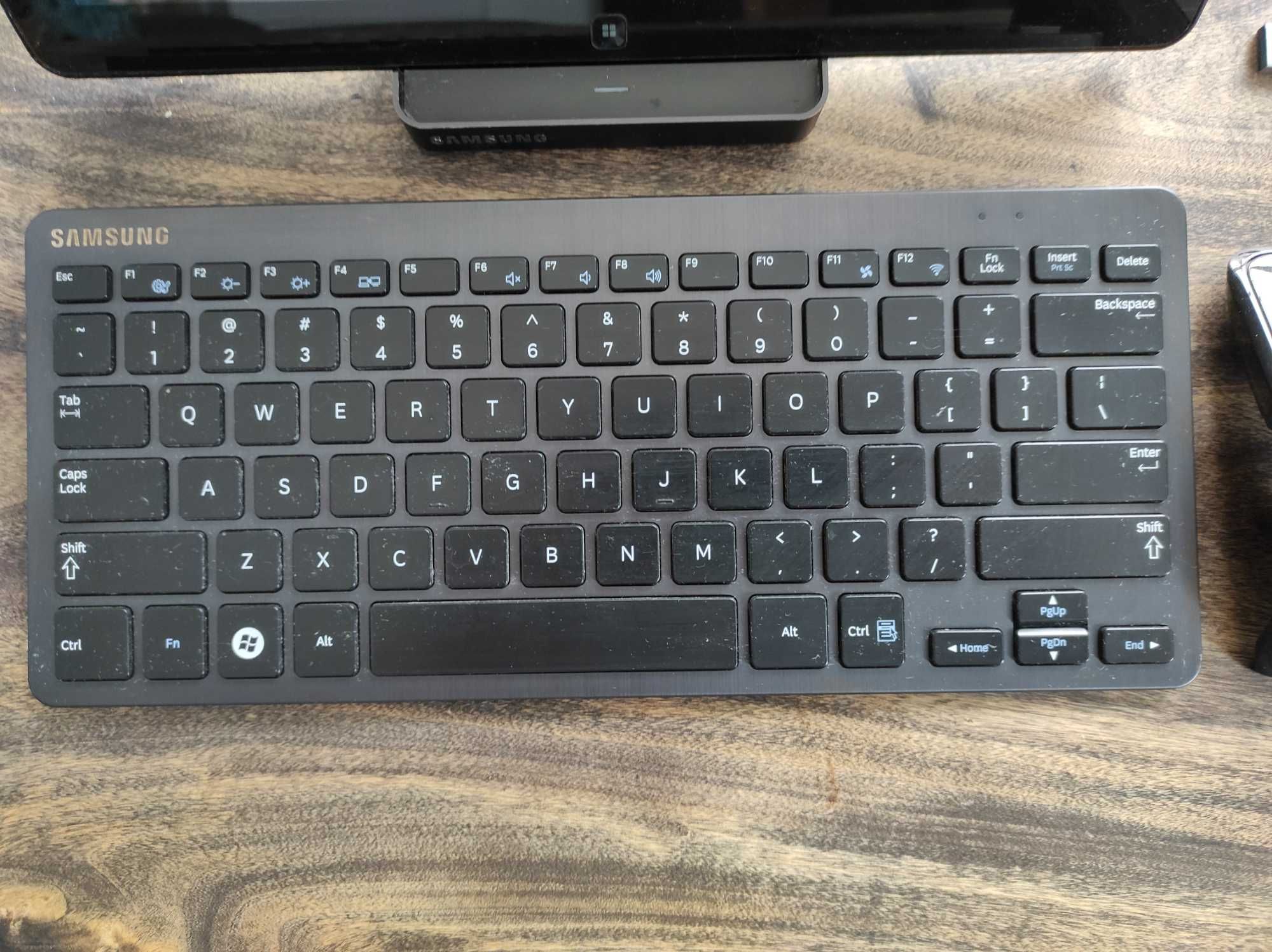 Планшетний компютер SAMSUNG XE700 T1A Windows 10