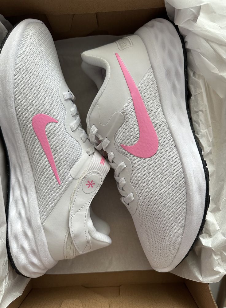 Кросівки жіночі NIKE W REVOLUTION 6 FLYEASE. Оригінал (25,5см, 26см)