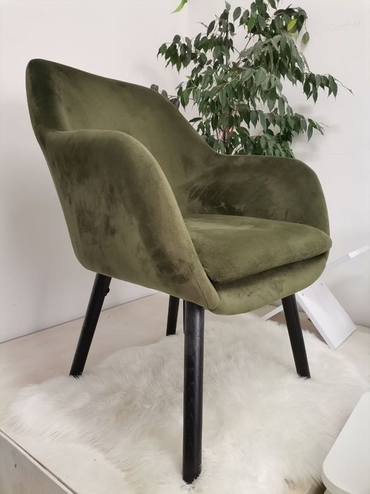 Крісло оливкового кольору