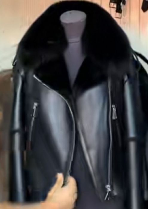 Шкіряна куртка косуха з натуральним хутром. Розмір XS