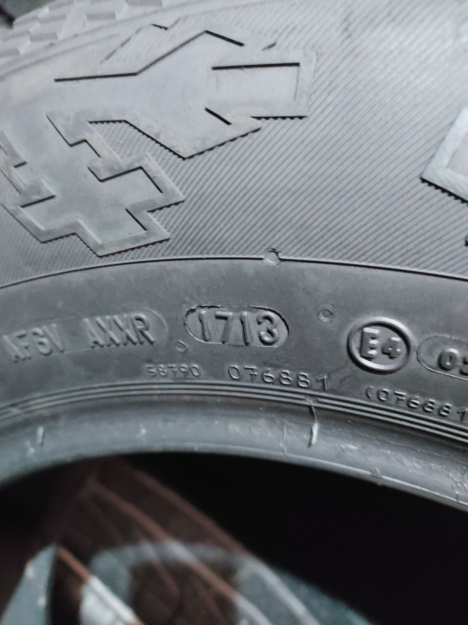 215/65R16 Continental CrossContact 2013r 8mm