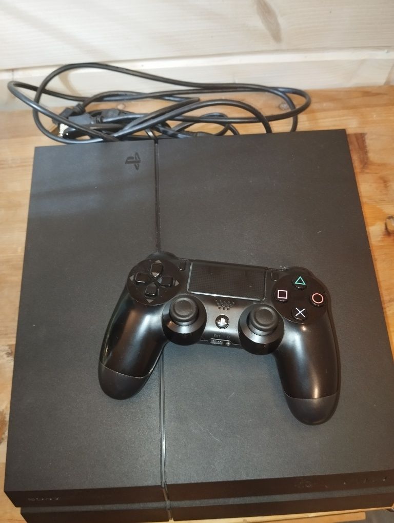 Ps4 500 GB, 1 pad, stan bardzo dobry