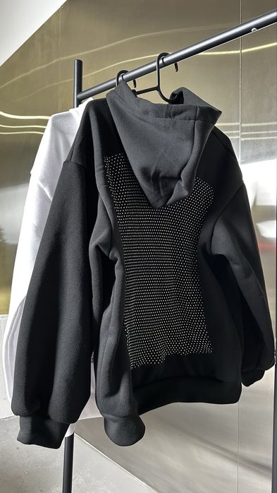 Жіноче худі з відкритою спиною та сіткою зі стразами