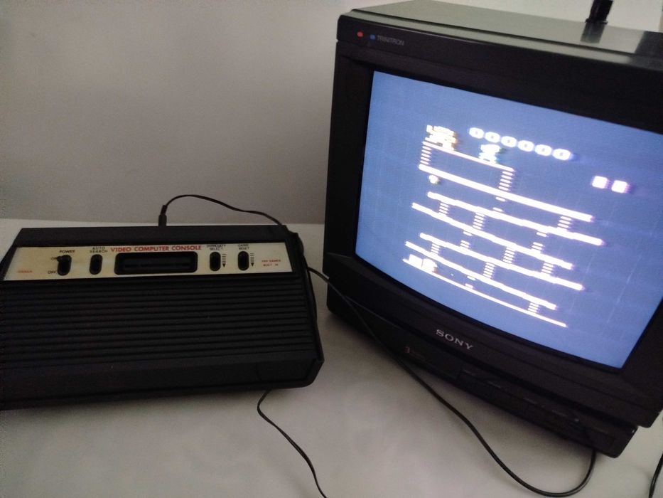 Zabytkowa konsola a la Atari 2600 wbudowane 999 gier