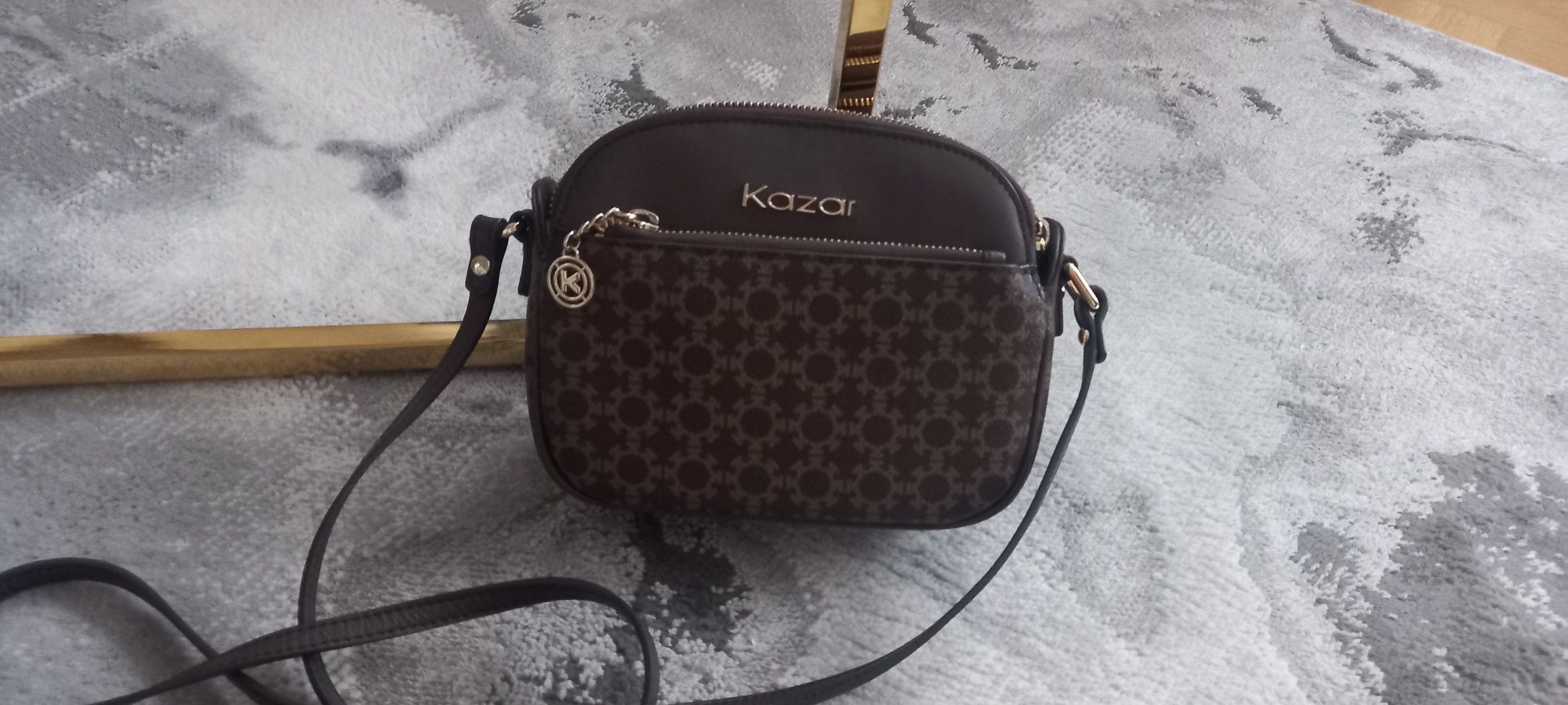 Torba torebka listonoszka kazar monogram wzory brązowa mała jak nowa