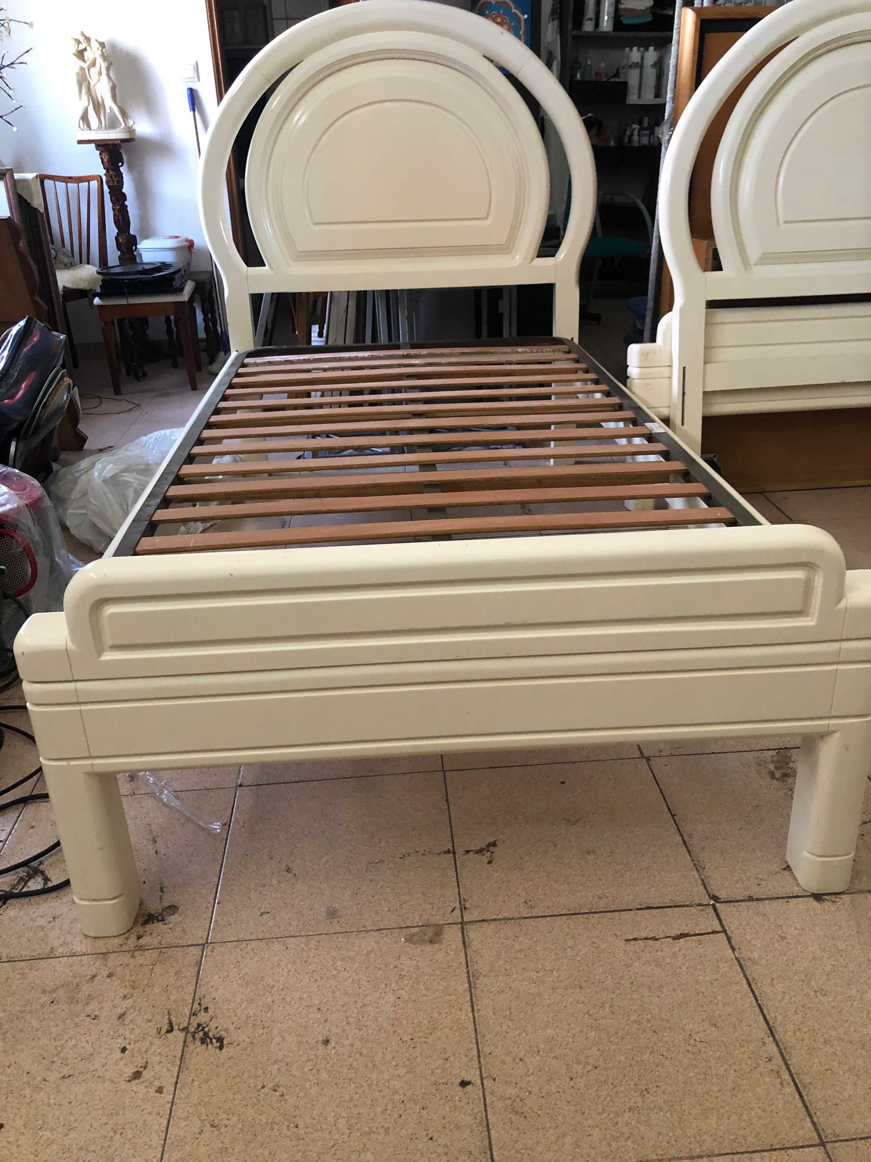 2 camas de solteiro branco lacado em com estado para despachar
