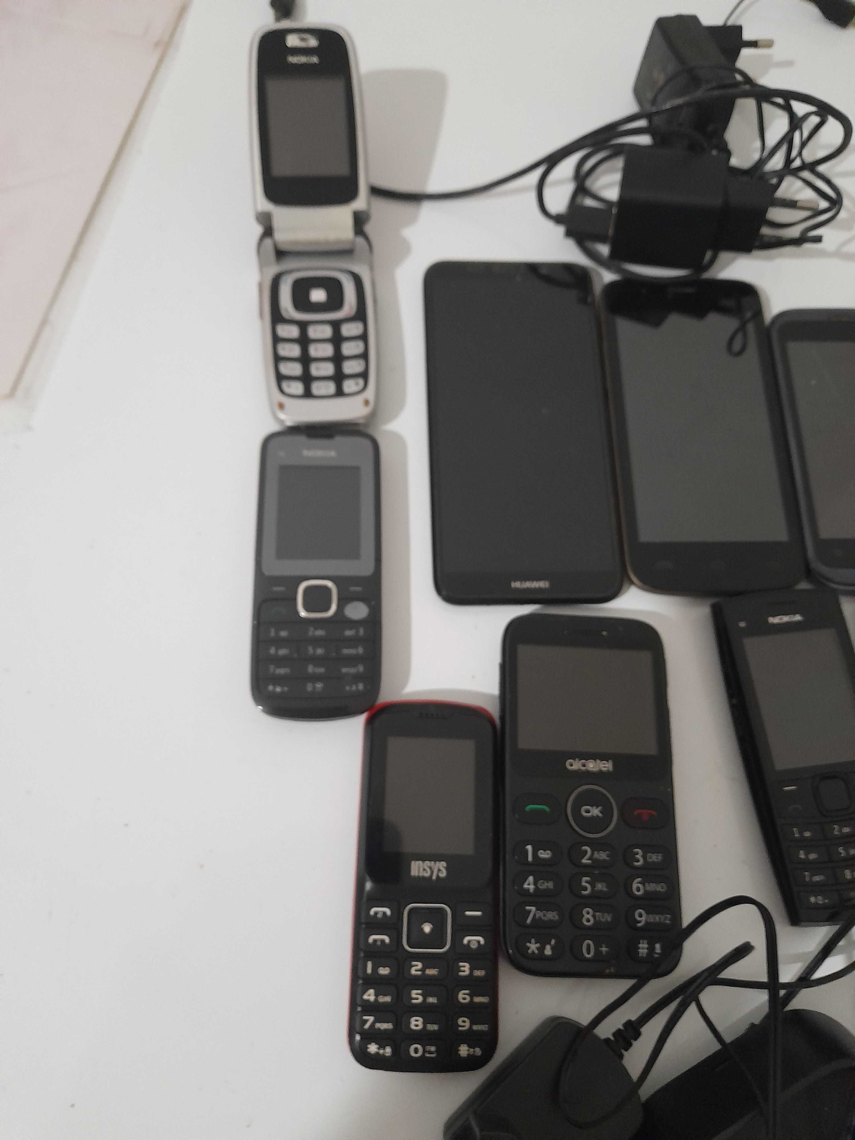 Telemóveis Usados (dois deles a funcionar)