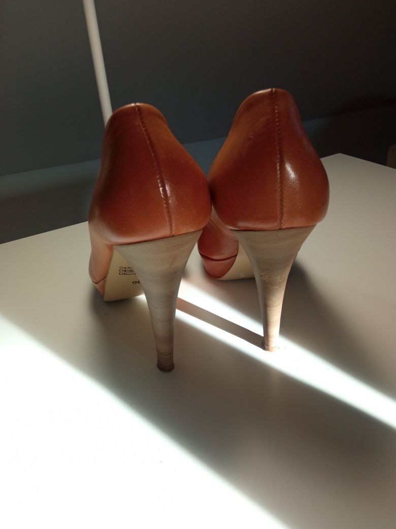 Buty na obcasie r 36