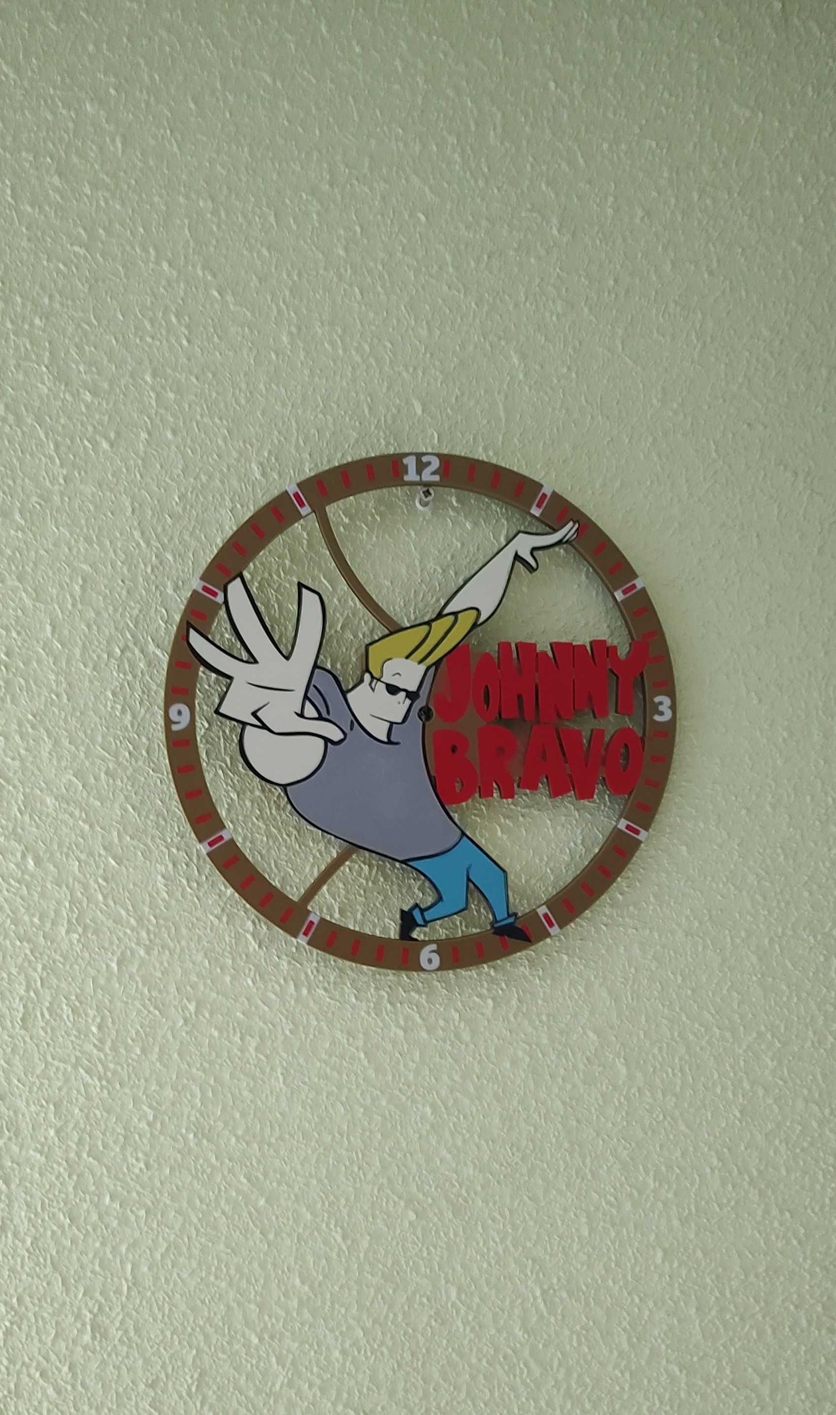 Zegar ścienny Johnny Bravo – styl i humor w jednym!