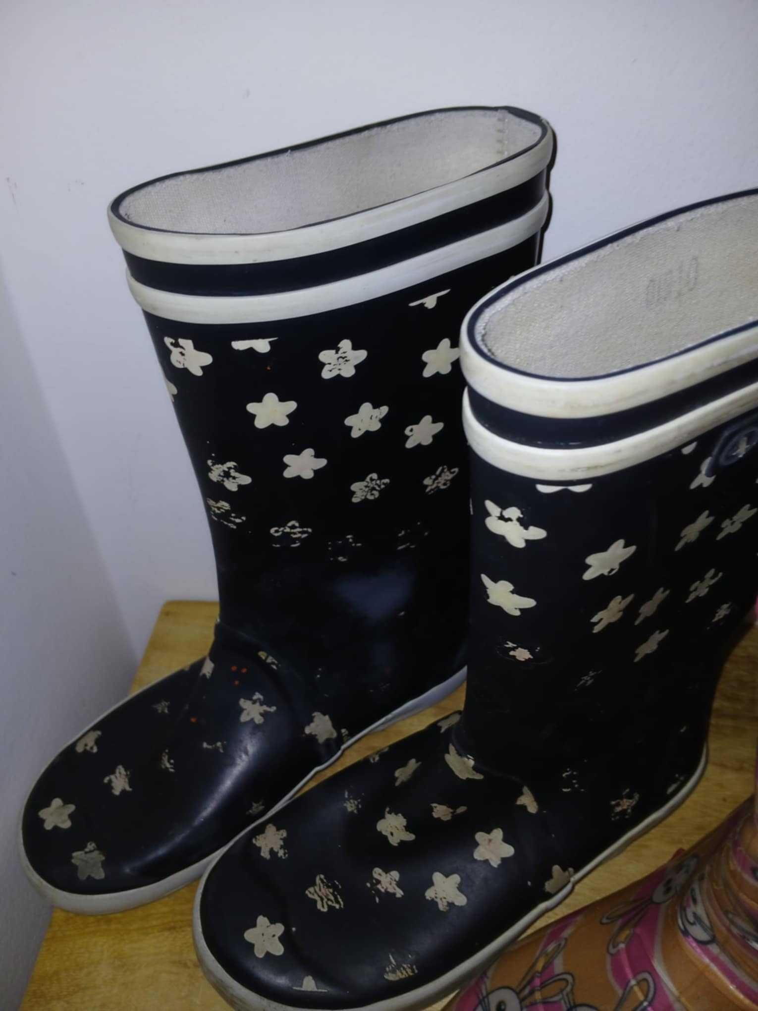 Conjunto de galochas para menina e chapéu de chuva novo! Só 15€!!