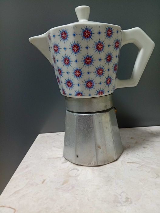 Tachos, frigideira nova e cafeteira, tudo por 15€