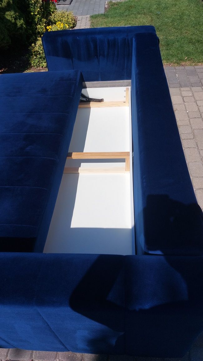 Trzyosobowa welurowa SOFA z funkcją spania