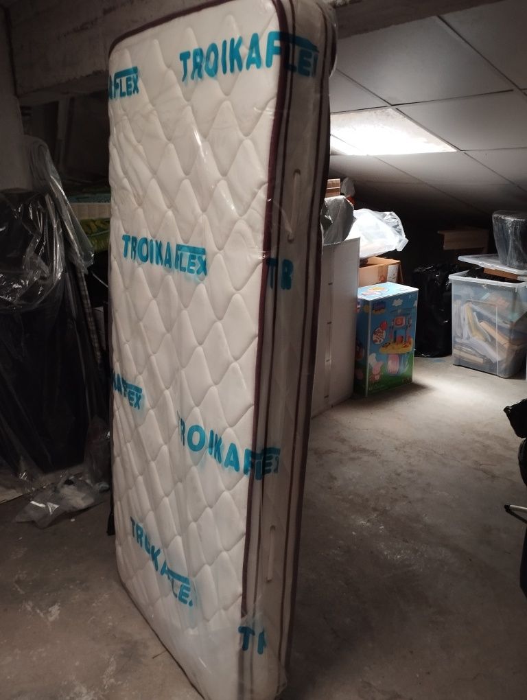 Cama de criança com colchão