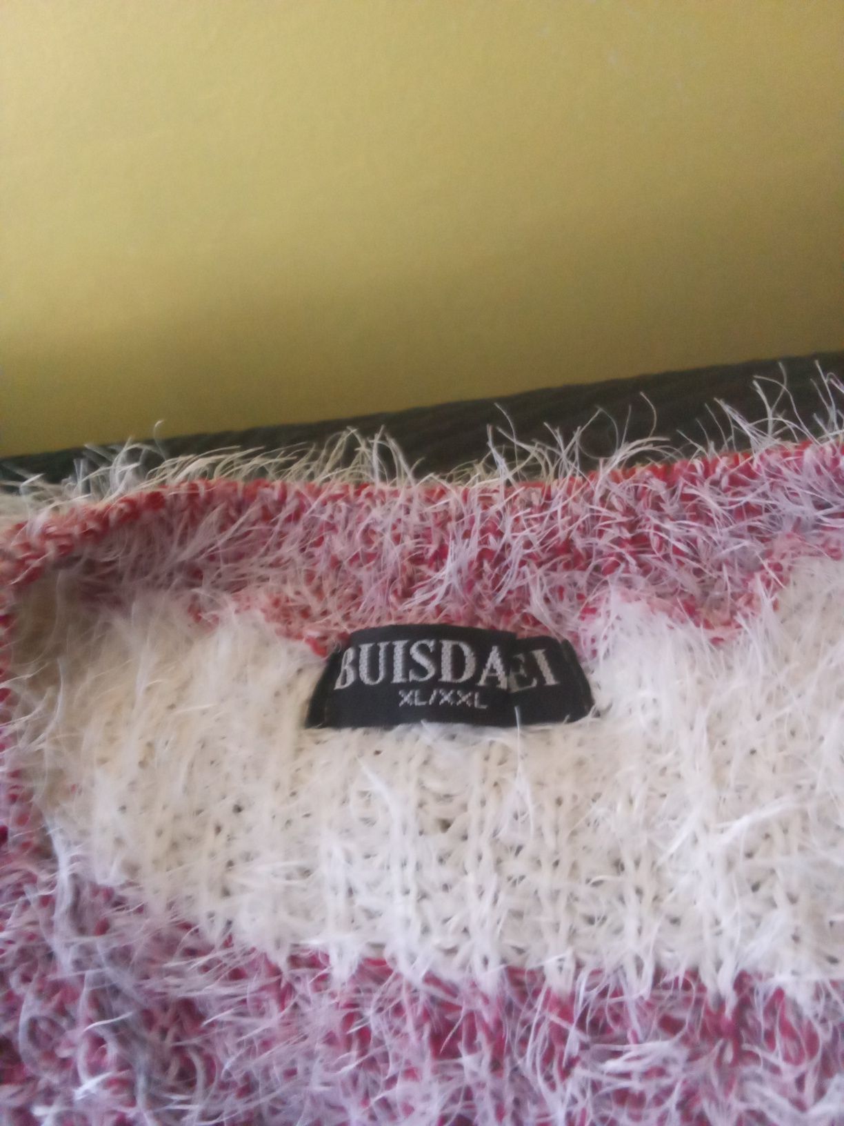 Piękny,sweter damski biało-bordowy z kieszeniami xxl