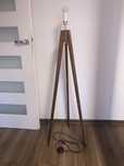 Lampa stojaca z litego drewna