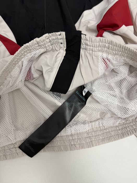 куртка плащевка Balenciaga layered logo vanille vetements анорак