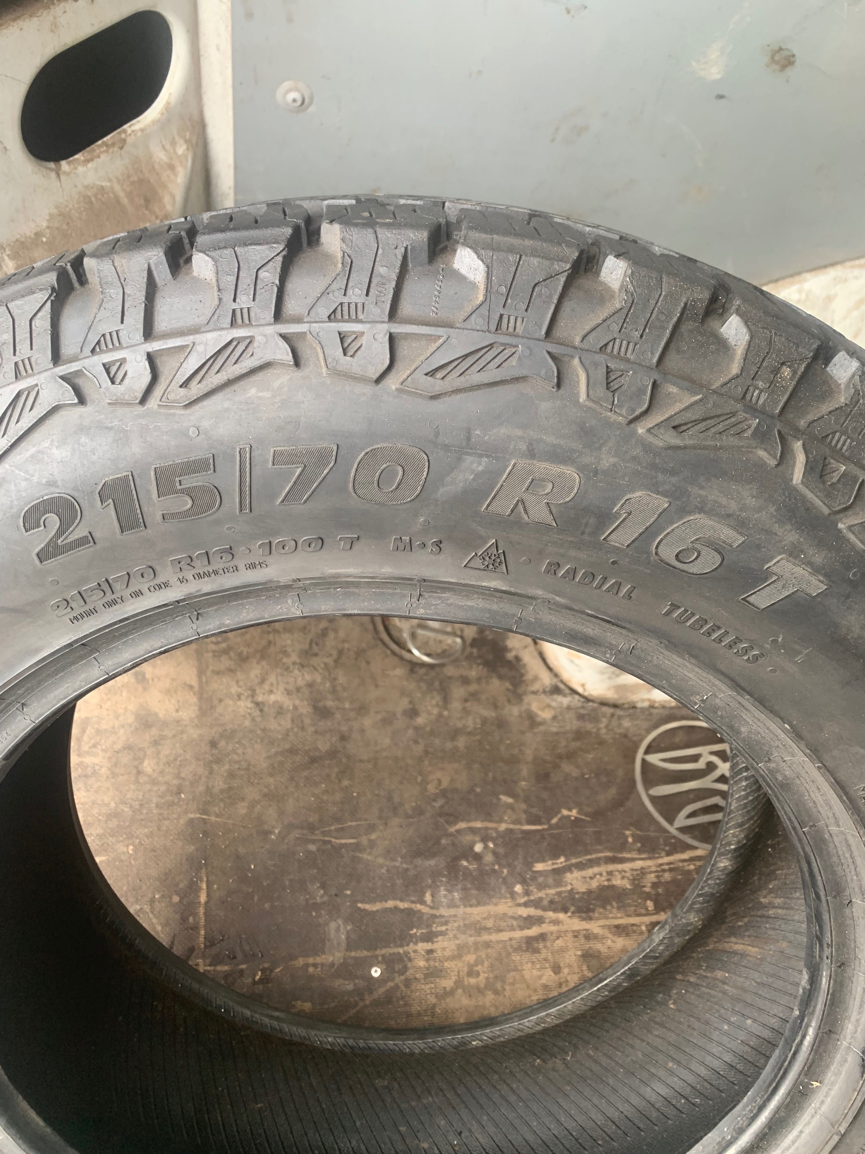 Резина б/у Matador Izzarda AT2 215/70 R16T