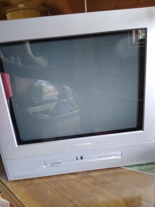 Telewizor kolorowy Grundig bez dekodera. Z pilotem.