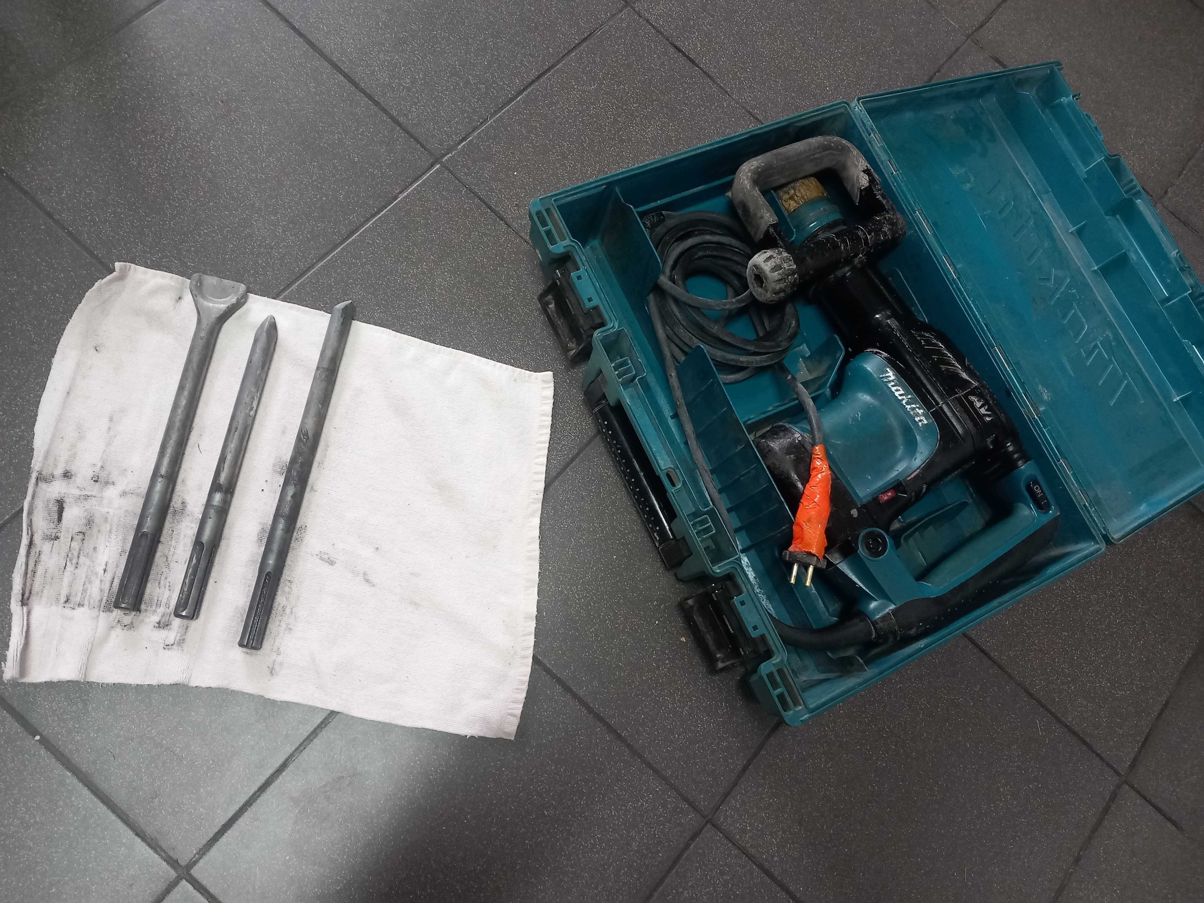 Makita młot wyburzeniowy HM0871C