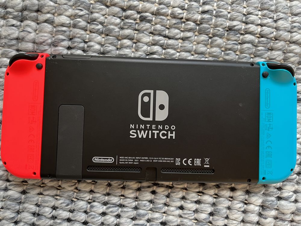 Konsola NINTENDO Switch HAC-001(-01) + karta pamięci 128GB + dwie gry