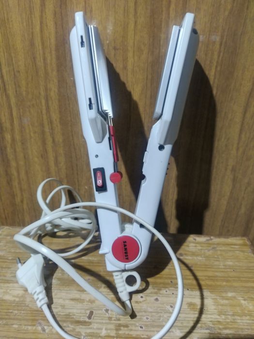 Стайлер, утюжок для волос.