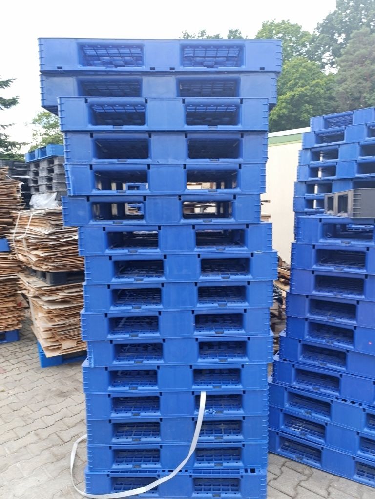 Palety plastikowe 110x110