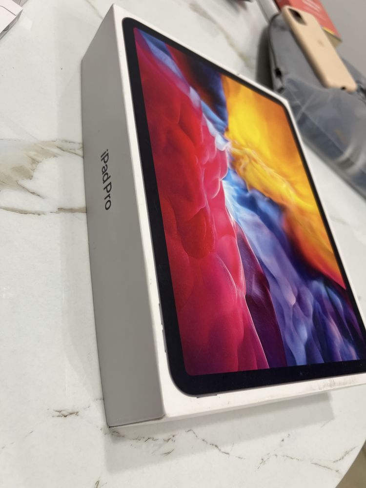IPad Pro pudełko wraz z dokumentacją …..