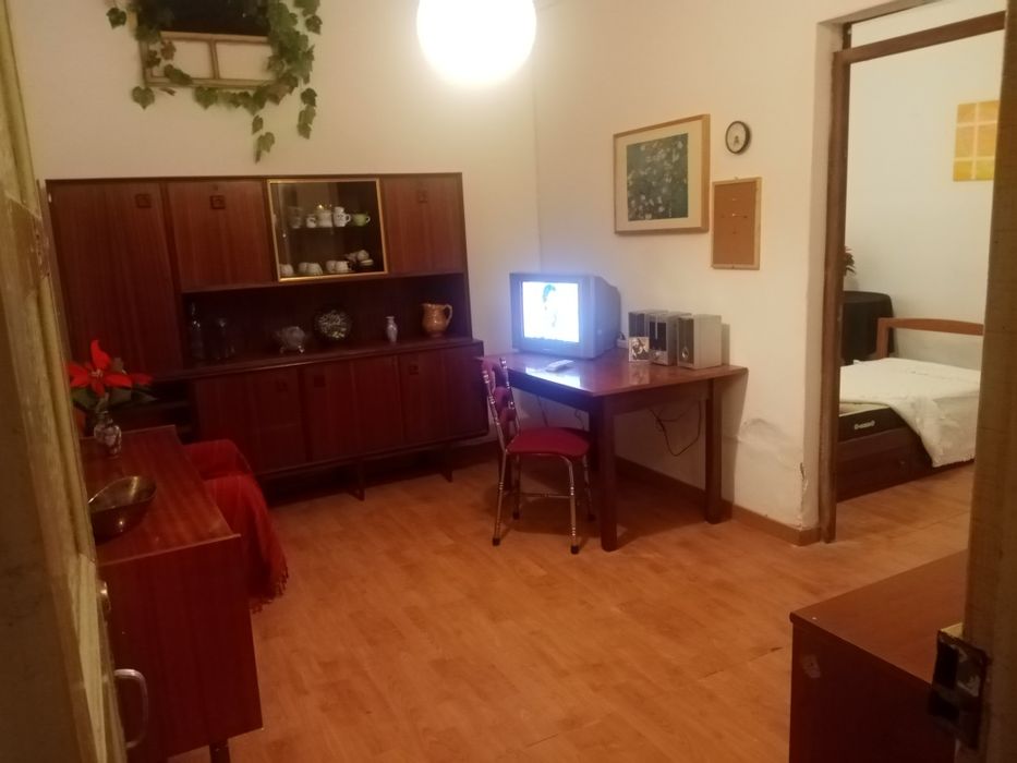 Quarto/Estúdio em Benfica alugo a estudante / trabalhador.