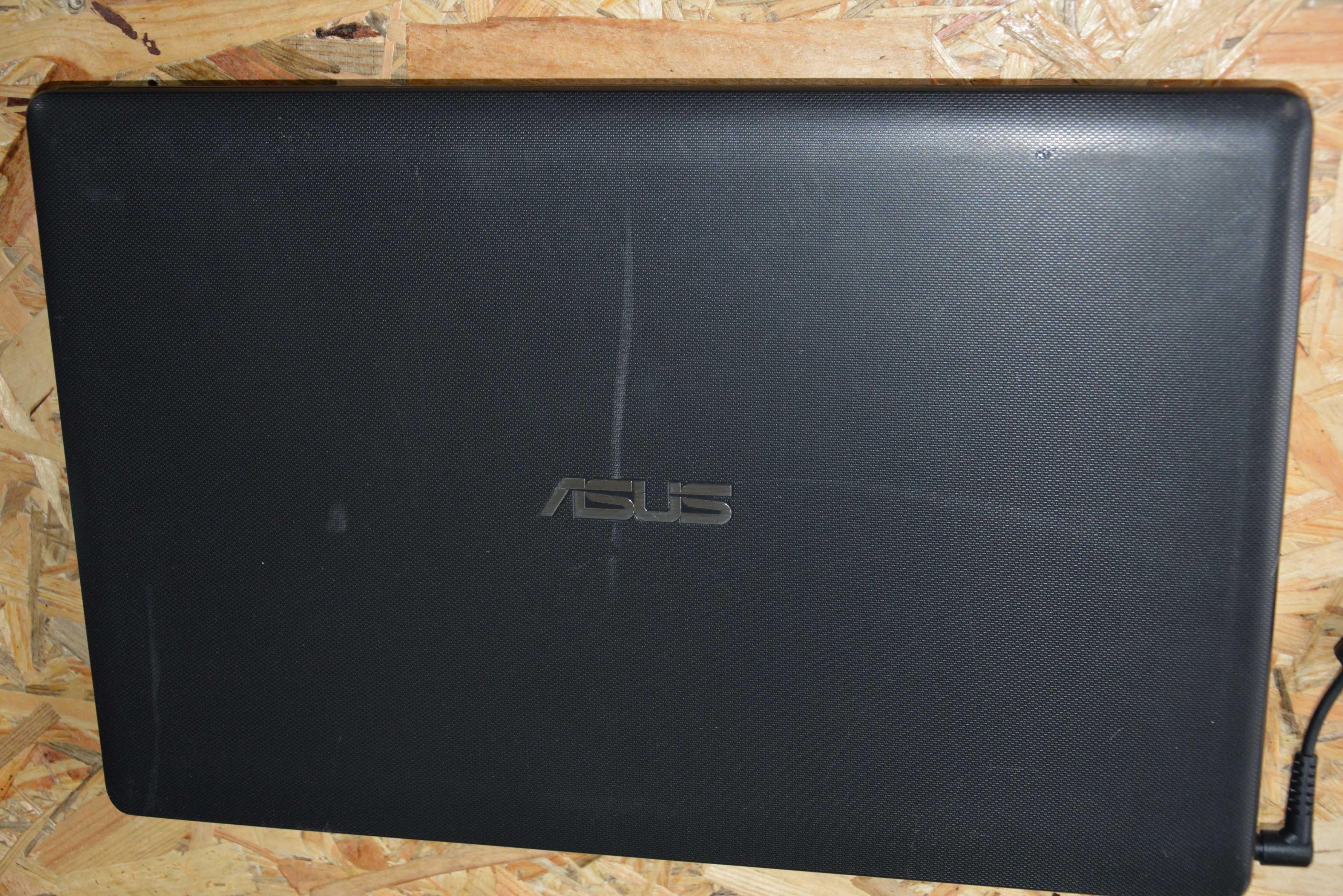 Laptop ASUS F552E